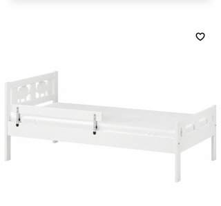 Cama infantil blanca con barrera