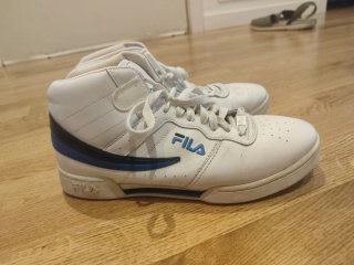 Zapatillas Fila Blancas y Azules