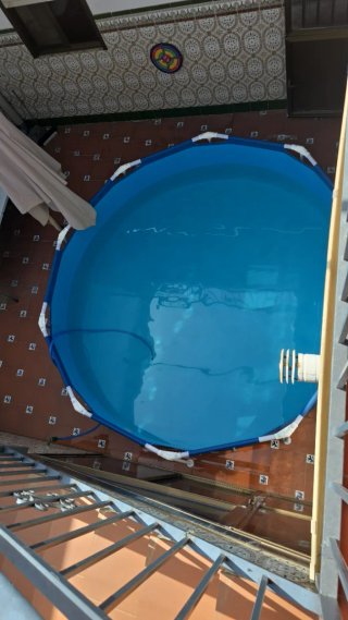 Piscina grande con depuradora y tapa
