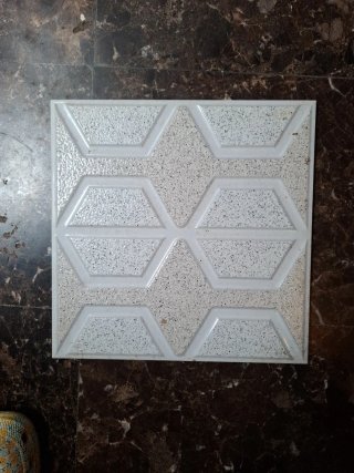 Baldosas blancas con relieve hexagonal (10€/pieza)