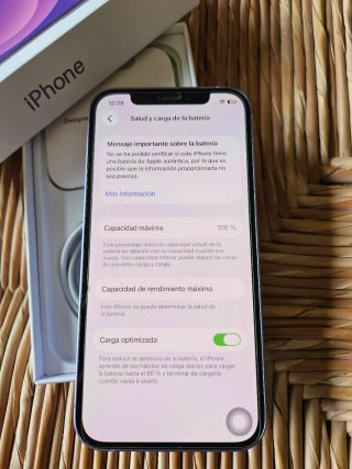 iPhone 12 Morado Impecable