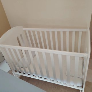 Cuna blanca para bebé