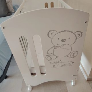Cuna blanca para bebé