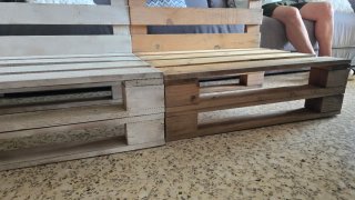 Bancos de Palets con Cojines Verdes y Amarillos