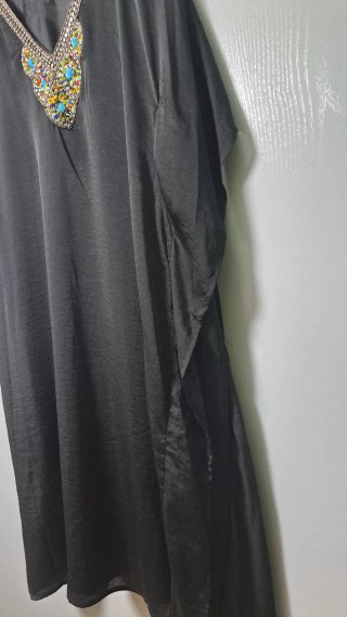 Vestido negro con pedrería