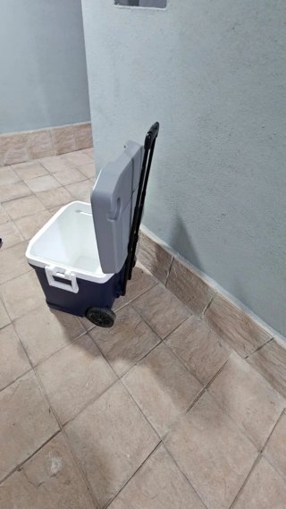Nevera Igloo Latitude 58L con Ruedas