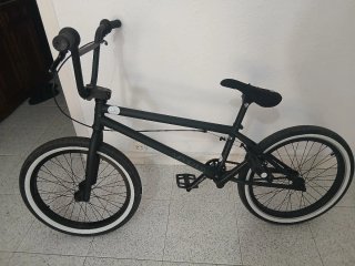 Bicicleta BMX Negra