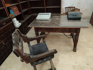 Mesa Escritorio Madera de Forja y Cristal + Sillón