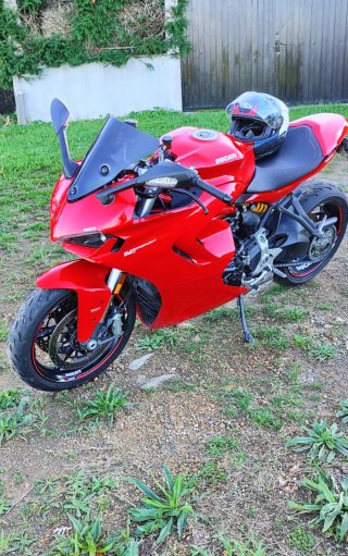 Ducati Supersport 950 Roja