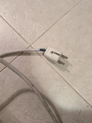 Radiador eléctrico blanco con ruedas