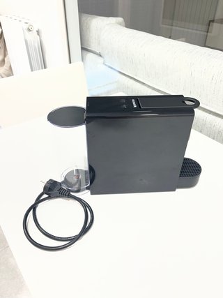 Cafetera Nespresso Krups Essenza Negra