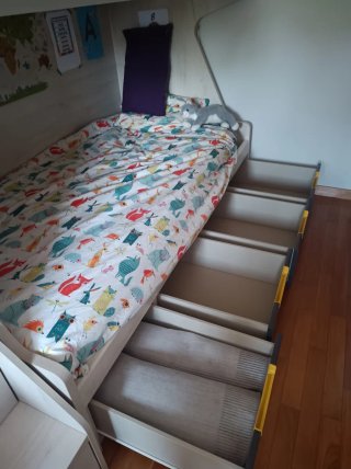 Litera juvenil con modulo de escaleras