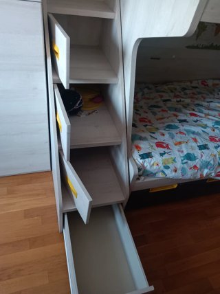 Litera juvenil con modulo de escaleras