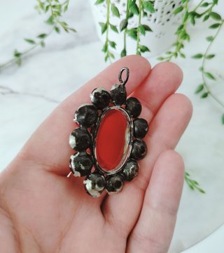 Gran colgante vidrio facetado rojo estilo Art Decó