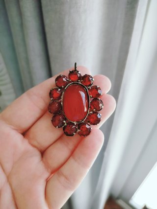 Gran colgante vidrio facetado rojo estilo Art Decó