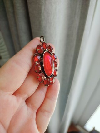 Gran colgante vidrio facetado rojo estilo Art Decó