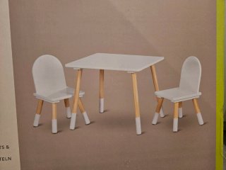 Mesa y 2 Sillas Infantiles. A estrenar