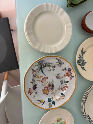 Restos de vajilla vintage de cerámica