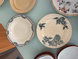 Restos de vajilla vintage de cerámica