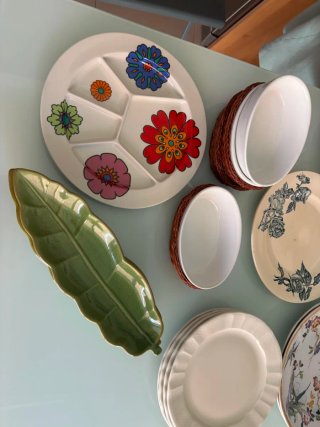 Restos de vajilla vintage de cerámica