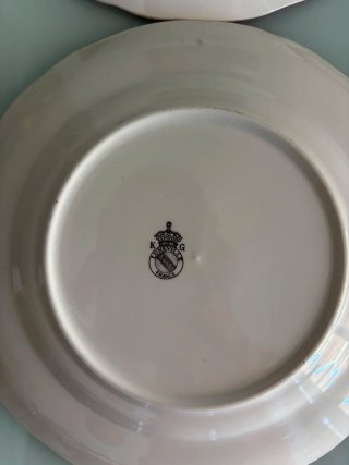 Restos de vajilla vintage de cerámica
