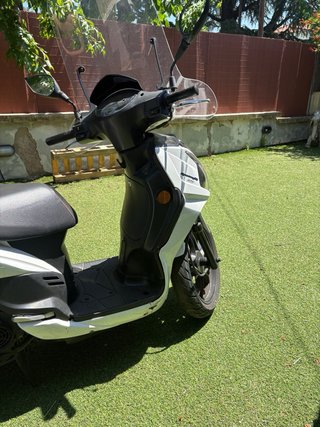 Sym 125 Scooter Blanca