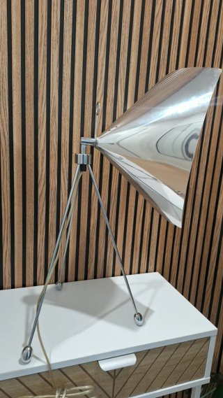 Lámpara de diseño metálica