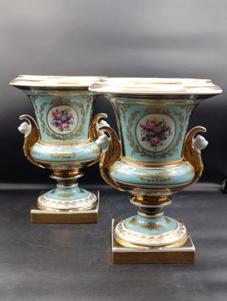 Pareja jarrones porcelana Sevres