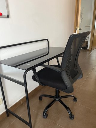 Escritorio cristal negro y silla oficina