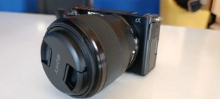 Cámara Sony ZV-E10 con objetivo kit