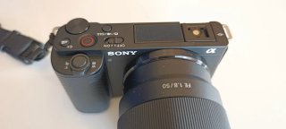 Cámara Sony ZV-E10 con objetivo kit
