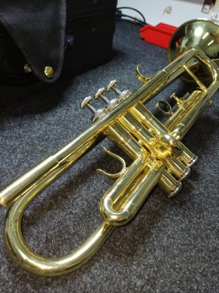 Trompeta Besson Serie 1000.