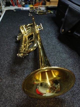 Trompeta Besson Serie 1000.