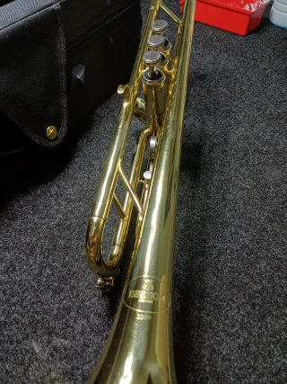 Trompeta Besson Serie 1000.