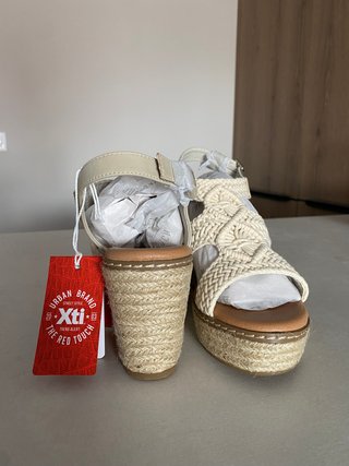 Sandalias cuña Xti beige talla 40 sin estrenar