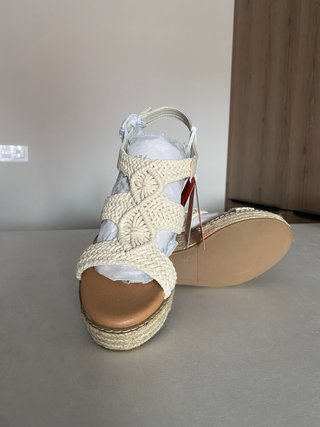 Sandalias cuña Xti beige talla 40 sin estrenar