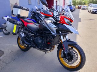 QJ SRT 900 XS con maletas y seguro sólo 8.699 eur