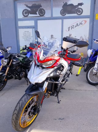 QJ SRT 900 XS con maletas y seguro sólo 8.699 eur