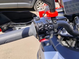 QJ SRT 900 XS con maletas y seguro sólo 8.699 eur