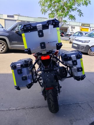 QJ SRT 900 XS con maletas y seguro sólo 8.699 eur