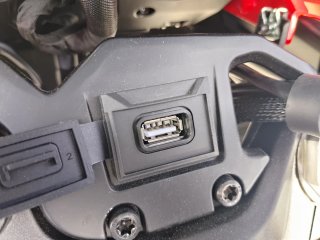 QJ SRT 900 XS con maletas y seguro sólo 8.699 eur