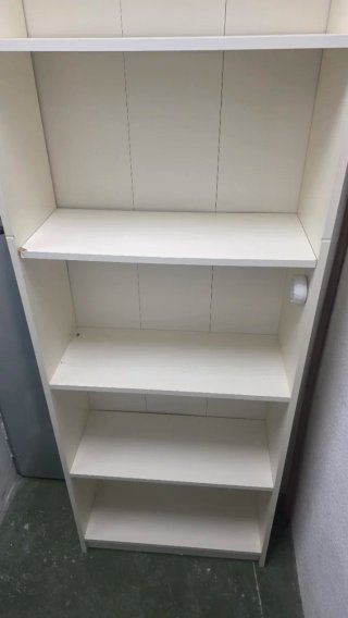 Estantería blanca de madera
