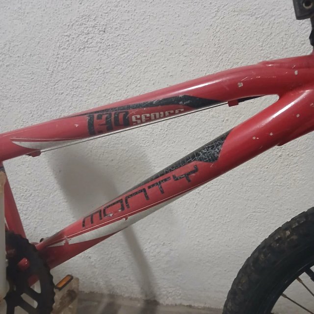 Bicicleta BMX Monty Roja