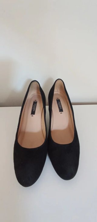 VISTETE LOS PIES CON MARTINELLI y ZENDRA negros