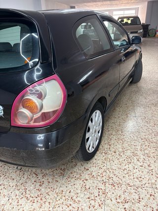 Nissan Almera 1.5 gasolina