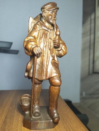 Antica scultura in legno intagliata a mano