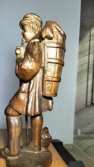 Antica scultura in legno intagliata a mano