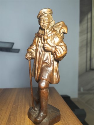 Antica scultura in legno intagliata a mano
