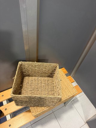 Cesta de mimbre con tapa