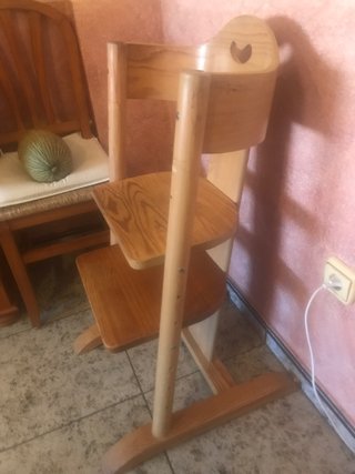 Trona de madera